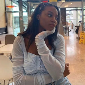 Meet your Posher, Nivia